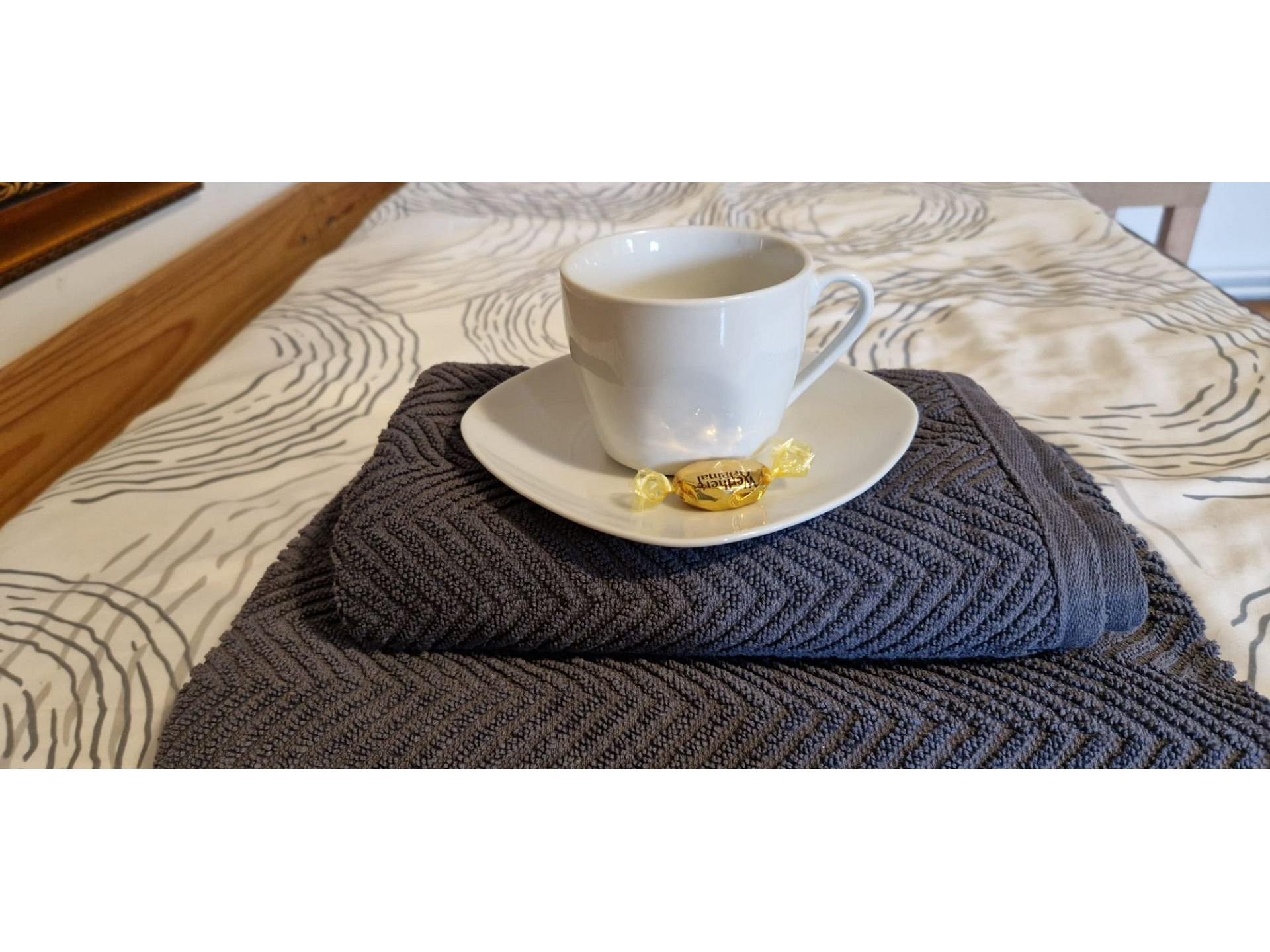 3100: Apartment RATZERSDORFER SEEN / Top 9